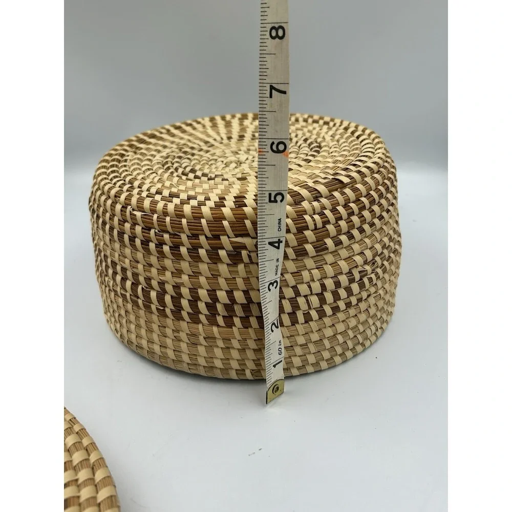 Gullah sweetgrass basket/fitted lid An historic craft in the SC Low-country.